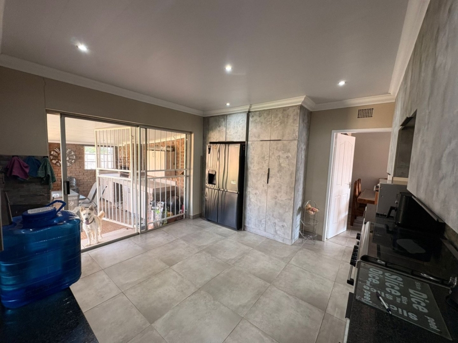 To Let 3 Bedroom Property for Rent in Flimieda North West